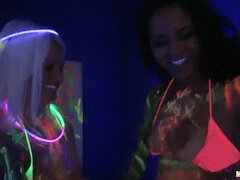 フォアサム, パーティ, ヤリマン