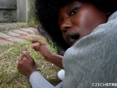 Africano, Culo grande, Tetas grandes, Acercamiento, Checa, Hd, Tetas naturales, Al aire libre