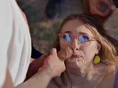 Corridas, Erótico, Corridas faciales, Interracial, Al aire libre, Público, Puta, Tatuaje