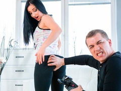 Cul, Sucer une bite, Brunette brune, Branlette thaïlandaise, Hard, Claque, Tatouage, Nénés