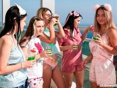 Спальня, Пальцем, Подружка, Лесбиянка, Белье, Бритые, Молоденькие, Втроем