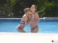 Cul, Brunette brune, Lesbienne, Léchez, De plein air, Chatte, Tatouage, Nénés