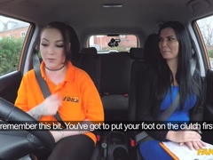 Tetona, Coche, Penetracion con dedos, Lesbiana, Lamidas, Al aire libre, Coño, Nalgadas