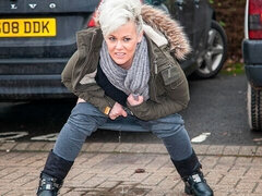 Amateur, Gros cul, Blonde, Mère que j'aimerais baiser, Nue, De plein air, Pisser, Cheveux courts