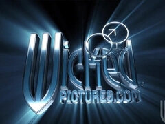 Gros seins, Brunette brune, Plantureuse, En levrette, Hard, Piscine, Nénés