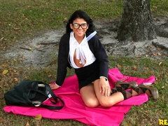 Amateur, Grosse bite, Sucer une bite, Brunette brune, Seins naturels, Petite femme, Maigrichonne, Nénés