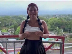 Gros cul, Grosse bite, Sucer une bite, Gorge profonde, Faciale, Hard, Seins naturels, Public