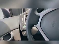 Gros seins, Plantureuse, Voiture, Masturbation, Mère que j'aimerais baiser, Chevaucher, Solo, Nénés