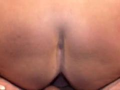Enthousiasteling, Grote lul, Blond, Pijpbeurt, Sperma in mond, Vingeren, Likken, Rijpe lesbienne