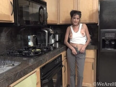 Frau, Behaart, Hd, Küche, Masturbation, Muschi, Solo, Tätowierung
