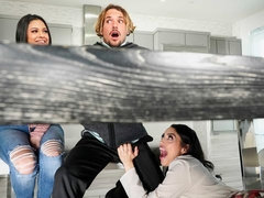 Culo grande, Mamada, Morena, Ffm, Pajear, Interracial, Cocina, Trio