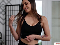 Culo, Lamer culo, Morena, Penetracion con dedos, Besar, Lamidas, Adolescente, Tren