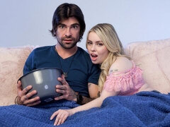 18 ans, Gros cul, Grosse bite, Blonde, En levrette, Seins naturels, Adolescente, Nénés