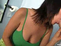 Sucer une bite, Brunette brune, Tir de sperme, Poupée, Faciale, Trou de la gloire, Branlette thaïlandaise, Chatte