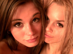 Blondine, Braunhaarige, Lesbisch, Sauna, Jungendliche (18+)