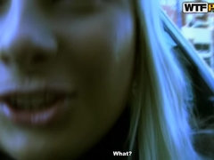 Blondine, Verrückt, Masturbation, Im freien, Piercing, Öffentlich, Schlucken, Flotter dreier