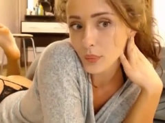 Bruinharig, Huisgemaakt, Masturbatie, Alleen, Tiener, Tieten likken, Speelgoed, Webcamera