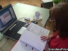 Gros seins, Sucer une bite, Tchèque, Grandpère, Mamie, Poilue, Bureau, Plan cul à trois