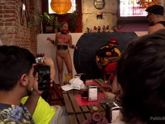 Anal, Sadomasoquismo, Dominación, Humillación, Cuero, Lesbiana, Público, Castigada