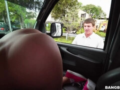 Kont, Grote kont, Pijpbeurt, Autobus, Hondjeshouding, Buiten, Kort haar, Tiener