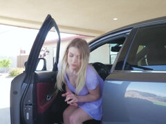 Lamer culo, Tetas grandes, Rubia, Amarrada, Coche, Dominacion femenina, Lamidas, Juguetes