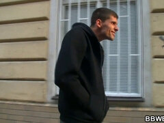 Blond, Mollig, Oudere vrouw, Lul, Handbeurt, Moeder die ik wil neuken, Zuigen, Tieten likken