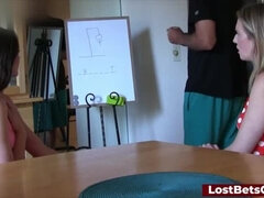 Leie, Schlafzimmer, Blasen, Braunhaarige, Spiele, Muschi, Sich ausziehen, Scherzbold