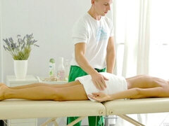 Grosser arsch, Grosser schwanz, Braunhaarige, Schwanz, Massage, Rasiert, Jungendliche (18+), Titten