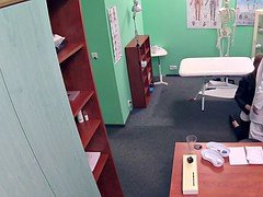 Nana, Médecin
