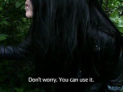 Sucer une bite, Brunette brune, Tir de sperme, Queue, De plein air, Actrice du porno, Pov, Public