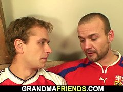 Blondine, Tschechisch, Oma, Reif, Orgie, Party, Realität, Jungendliche (18+)