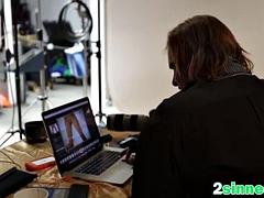 Nana, Grosse bite, Sucer une bite, Brunette brune, Léchez, Rasée, Pute