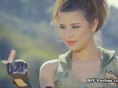 Blasen, Flotter vierer, Freundin, Gruppe, Hardcore, Party, Jungendliche (18+), Uniform