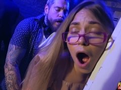 お尻, 美女, デカチン, ブロンド, クラブ, 眼鏡, ティーン, オッパイの