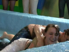 Pelea de gatas, Mojado, Lucha