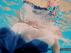 Femelle, Hd, Nue, Piscine, Public, Adolescente, Nénés, Sous marin