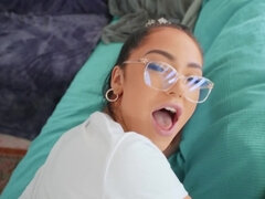 Amateur, Cul, Gros cul, Sucer une bite, Lunettes, Tatouage, Adolescente, String