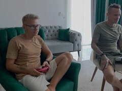 Amateur, Mamada, Engañando, Cornudo, Corridas faciales, Pajear, Marido, Tatuaje