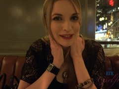 Rubia, Penetracion con dedos, Novia, Orgasmo, Pov, Fumando, Alto, Tatuaje