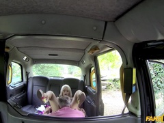 Tetas grandes, Mamada, Coche, Estilo perrito, Corridas faciales, Masturbación, Al aire libre, Pov