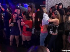 デカパイ, 着衣女と全裸男, 衣服着たままセックス, 下着, オージー, 穴開きパンティ, パーティ, スインガー