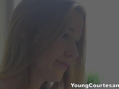 Sucer une bite, Tir de sperme, En levrette, Embrassement, Orgasme, Chatte, Rasée, Adolescente
