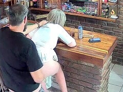 Amateur, Americano, Engañando, Penetracion con dedos, Público, Falda, Bajo la falda, Esposa