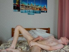 18-year-old hunk enjoys intense gay oral with a twink guy