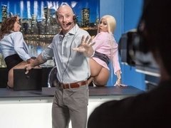 デカ尻, ブロンド, バック, 女 人男 人, 毛深い, キス, 淫乱熟女, 三人