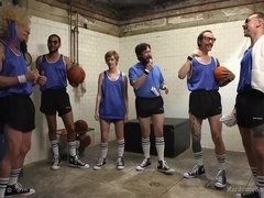 In den arsch, Grosser schwanz, Kehlenfick, Würgen, Hd, Interrassisch, Titten, Spielzeuge