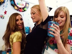 Amateur, Culo, Morena, Universidad, Estilo perrito, Tacones, Afeitado, Tetas