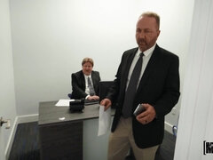 Большие сиськи, Брюнетки, Грудастые, Каблуки, Милф, В офисе, На публике, Юбки