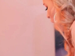 Большие сиськи, Блондинки, Минет, Смазливые, Глубокая глотка, Дрочка ногами, Белье, Сиськи