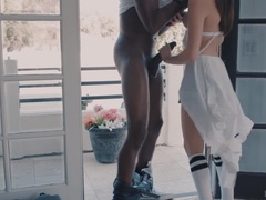 Noire, Sucer une bite, Brunette brune, Tir de sperme, Gorge profonde, Interracial, Adolescente